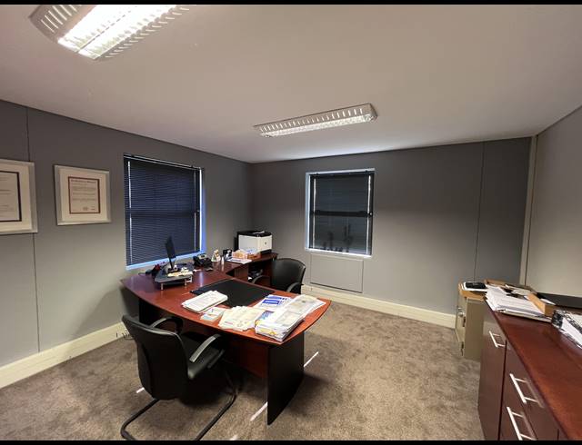 296M² OFFICE TO LET IN KENILWORTH